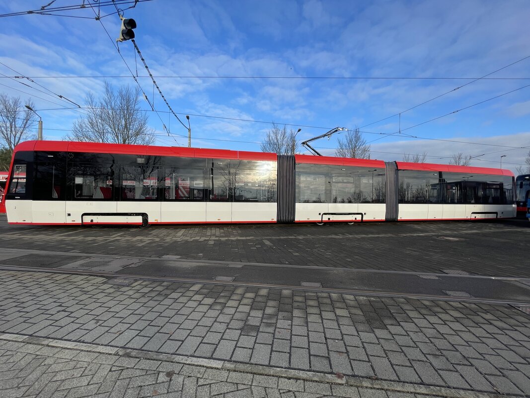 Seitenansicht Straßenbahn in Cottbus